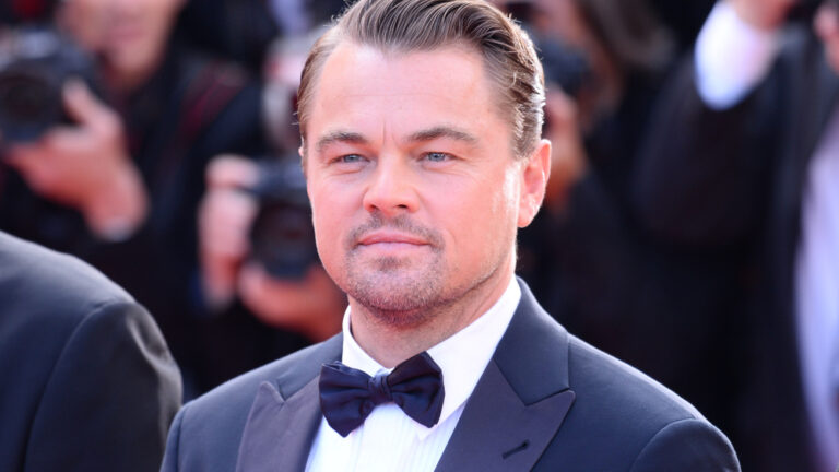 Manchester City kündigt Vertragsverlängerung mit genialer DiCaprio-Imitation an